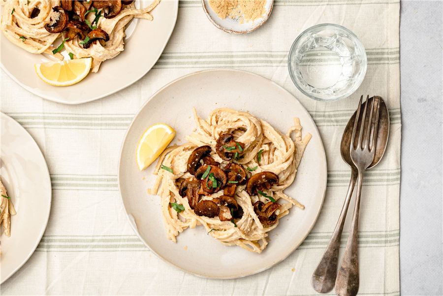 Linguine alfredo met paddenstoelbacon